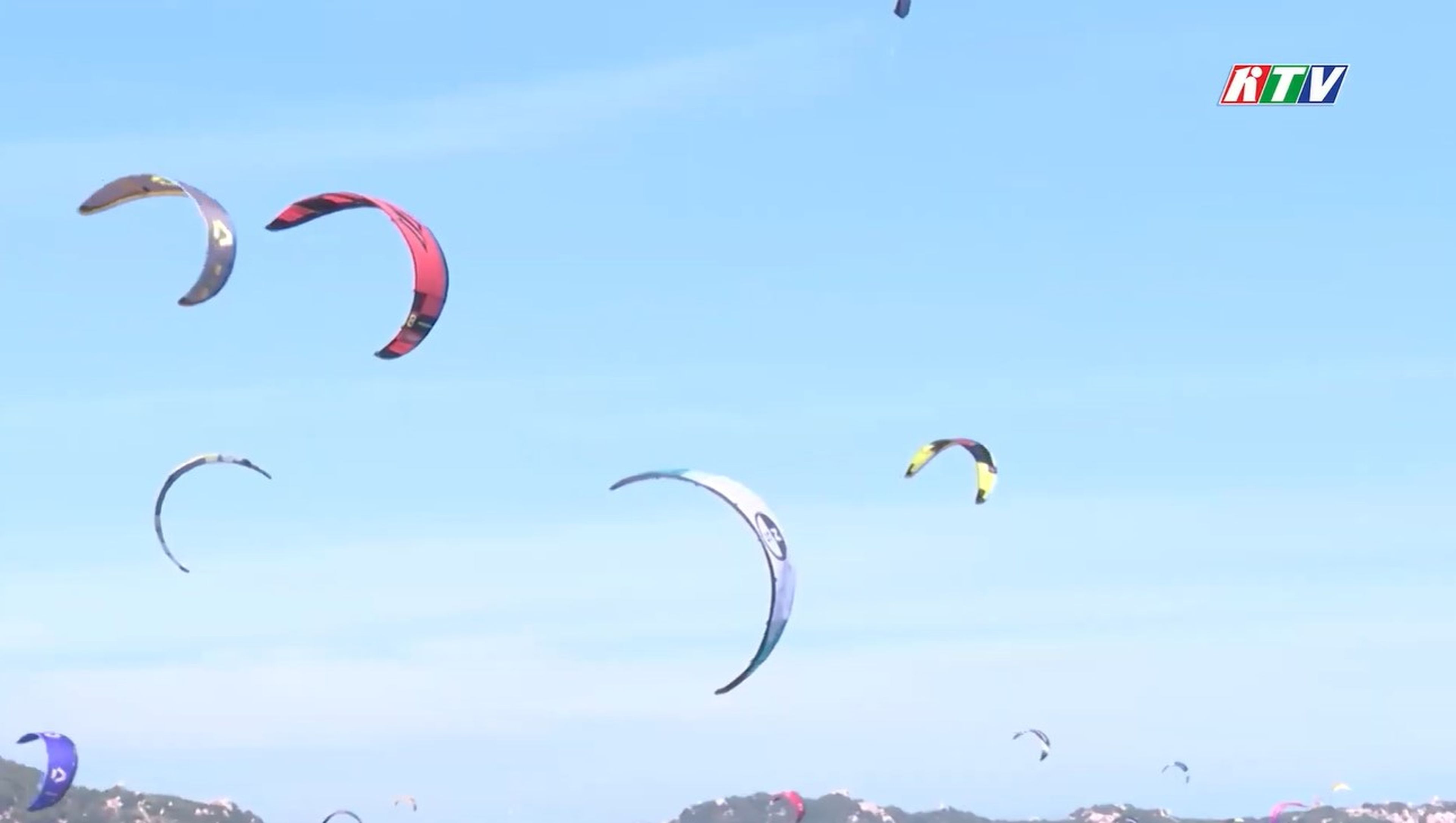 Conquering the Ocean: An Exciting Kitesurfing Experience in Nha Trang - Hình 3